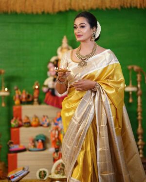 Gold Chex Saree VES-019